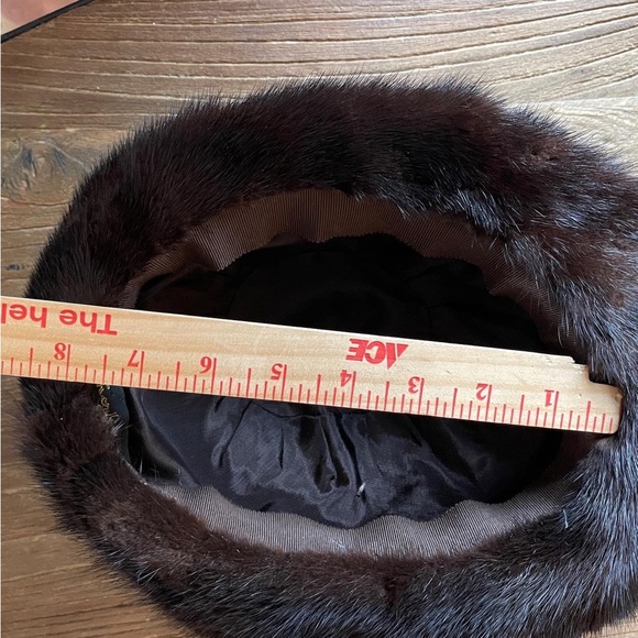 SOLD: Chic high quality brown mink hat for women. - Picture 7 of 11